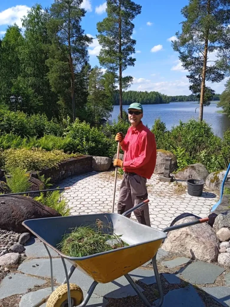 puutarhanhoito järven rannalla